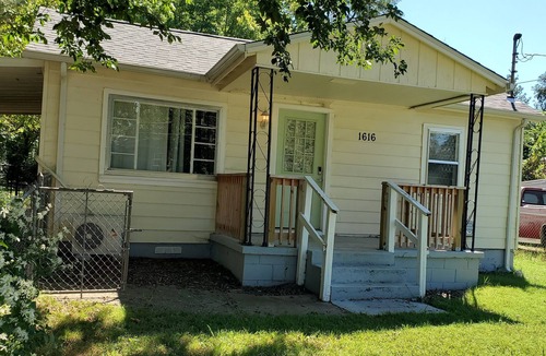 West Central House | Charming 2-bedroom house in enchanting Springfield.