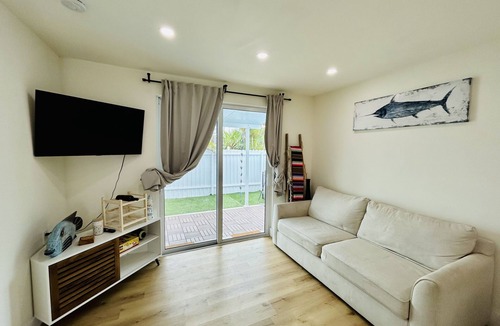 Little Venice House | Charming 2beds 2 baths w/pool 10 mins from the beach!