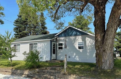 Hackensack House | Charming 2BR - Walkable Lake-Town Experience + Access to Water & Trails