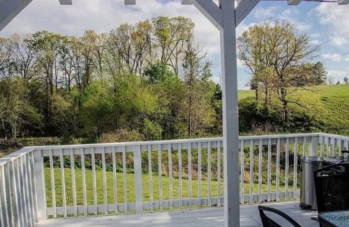 Harrison House | Charming 3-bedroom 2 bathroom Harrison Cottage with AC