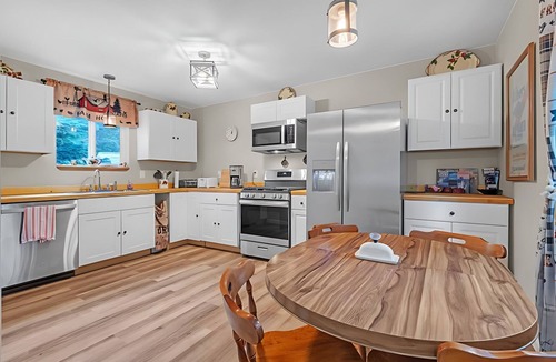 Enumclaw Cottage | Charming 3-bedroom cottage in serene Enumclaw with AC