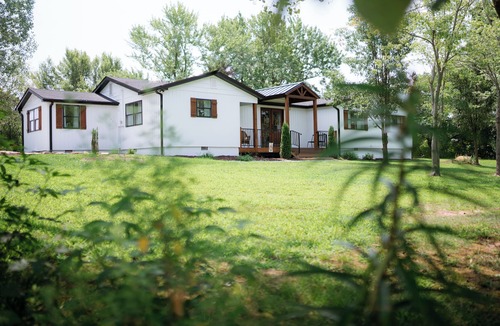 Omaha House | Charming 4BR/3BA Farmhouse, Just 20 Minutes from Branson – A Cozy Retreat