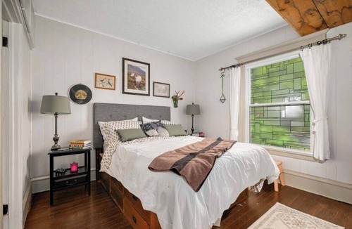 Northeast Minneapolis Arts District House | Charming 5-bedroom getaway few blocks from restaurants, breweries & cafes