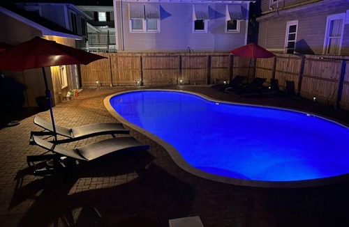 Downtown Historic District Apartment | Charming apartment with pool, free parking, walk to everything downtown.