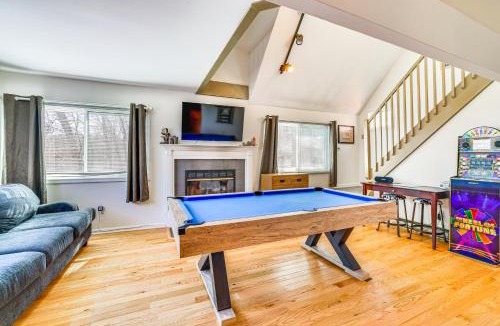 Bushkill House | Charming Bushkill Retreat with Private Deck and Grill!
