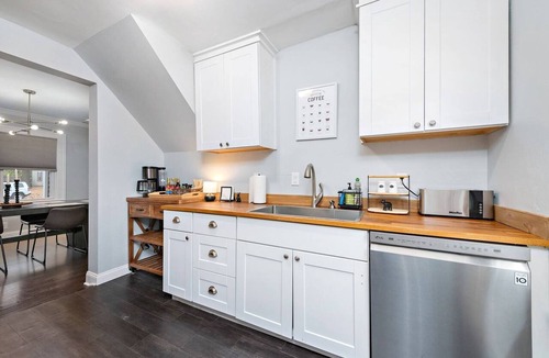 Fairway House | Charming Cape Cod w/fenced yard, dog-friendly