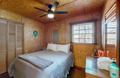 Supply Cottage | Charming coastal cottage with large deck & tranquil yard - near golf & beaches