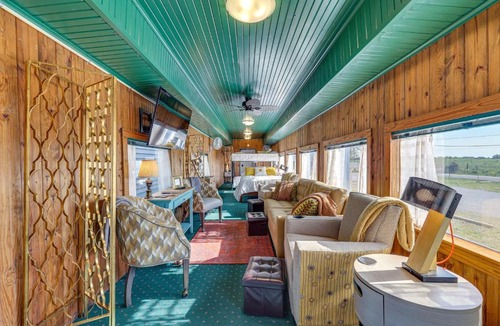 Duenweg Apartment | Charming Converted Railcar Studio in Joplin!