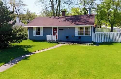 Miller Beach Cottage | Charming Cottage in Miller Beach