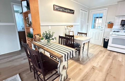 Crystal River Cottage | Charming Cottage, fenced backyard & boat parking