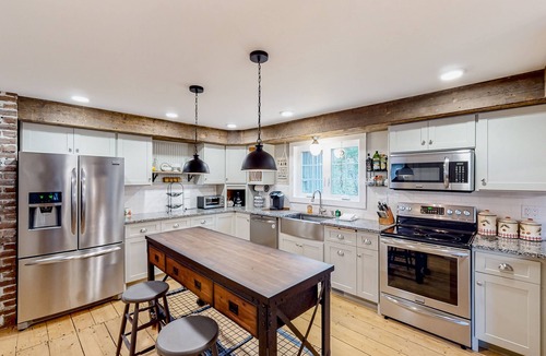 East Wallingford House | Charming dog-friendly home with private deck, firepit, washer/dryer, & cable
