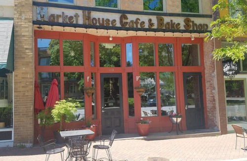 Ozark Apartment | Charming Downtown Boutique loft- located in the Historic River District