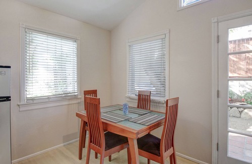 Oak Park Cottage | Charming Downtown Studio w/Secluded Yard - Near State Street