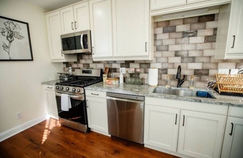 German Village House | Charming German Village historic stay with hot tub