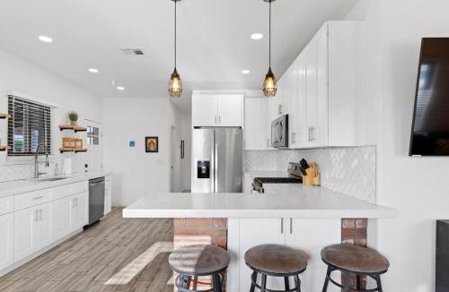 Evans Churchill Apartment | Charming House & Cottage in Downtown Phoenix