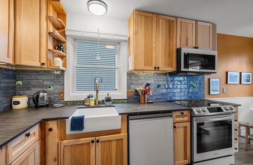 Bottineau House | Charming NE Arts District Home