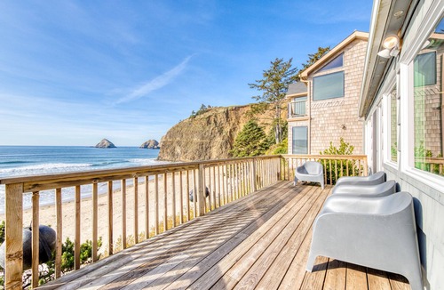 Oceanside Cottage | Charming Oceanfront Getaway with Gorgeous Water Views & Easy Beach Access