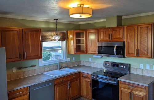 Southeast Eugene House | Charming South Eugene home, huge yard! Pet friendly!
