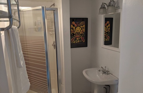 Uptown Apartment | Charming studio in Uptown Minneapolis near Lake of the Isles