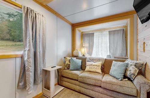 Maynardville House | Charming Tiny Home Studio Sleeps 2 - Grill - Porch