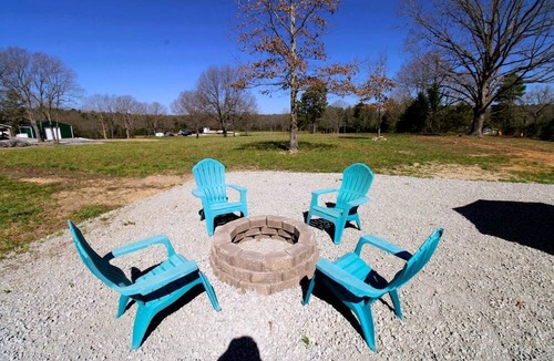 Norfork Cabin | Charming Tiny Home Retreat Near Forest Trails & River Access in Calico Rock, Arkansas