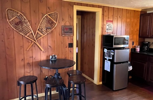Estes Park Cabin | Charming Updated Rustic Cabin. Excellent Location Close to Town and RMNP!