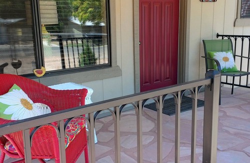Cottonwood Cottage | Charming Vintage Cottage -Walking Distance to Old Town Cottonwood!
