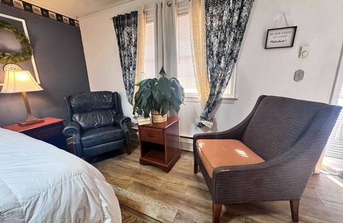 Chesterfield Hotel | Chesterfield Hotel by OYO Hwy 9