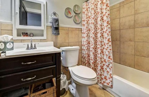 Dilworth House | Chic Comfortable 2BR with Porch near Dilworth