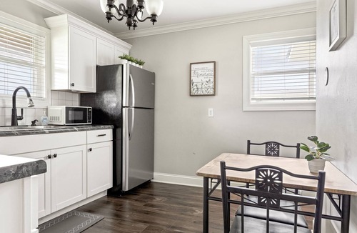 Acton House | Chic Modern 2BR Retreat w/Yard, Laundry & SmartTV
