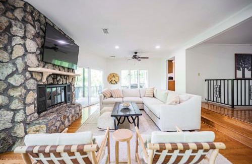 Silver Point House | CHLChateau-Walkable to Hurricane Marina