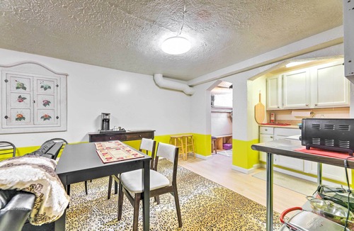 Silverton Apartment | Cincinnati Basement Unit ~ 10 Mi to Downtown!