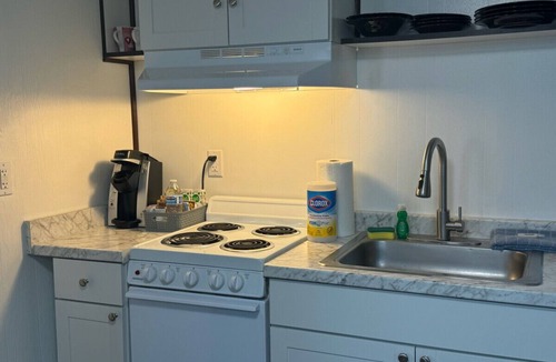 Solomon Apartment | Clean and Quiet Studio Apartment C