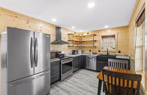 Lancaster Cabin | Clear Creek Valley Cabins- Deer View