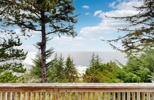 Oceanside House | Cliffside Serenity