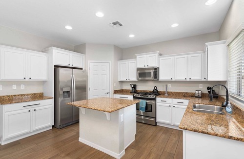 Norterra House | Comfortable 4BR Retreat｜Family-Friendly｜Pet-Friendly w/Garage & Backyard #41706