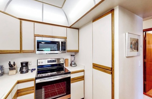 Durango Condo | Comfortable condo with full kitchen, balcony, & washer/dryer