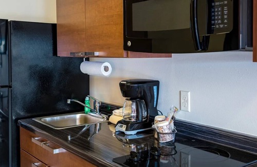 Brookings Hotel | Comfortable Queen Bed Suite w/Recliner & Kitchenette Near Downtown Brookings