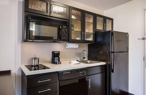 Northeast Heights Hotel | Comfortable Stay with Easy Access to City Highlights! Pets Allowed, Full Kitchen