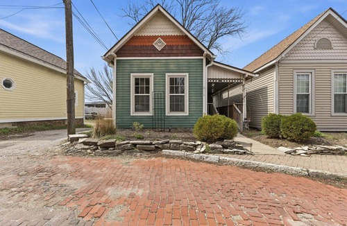 Holy Cross House | Comfy 1 Bed 1 Bath Near Downtown Indy - Sleeps 4