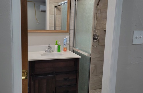 Rosemont West House | Comfy Central Studio Guesthouse