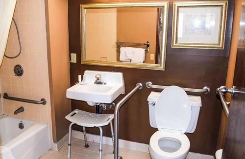 Richburg Hotel | Comfy Room w/Private Bath Near Charlotte Attractions – Relax After Exploring