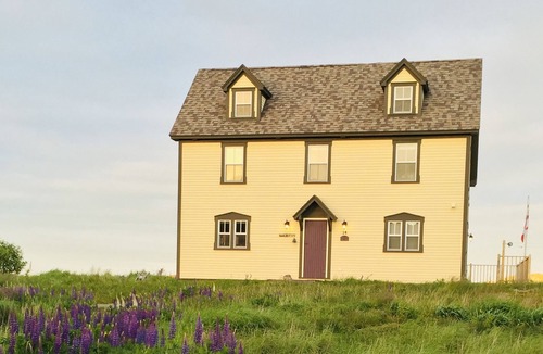 Trinity Cottage | COMMANDER'S KEEP VACATION HOME - 4 1/2 ⭐️