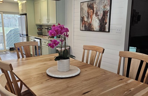 Alexis House | Completely updated Farmhouse with everything you will need! Relax and enjoy!