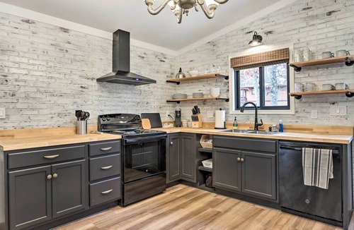 Osage Beach Cottage | Cottage w/Fire Pit by Lake of the Ozarks Shootout