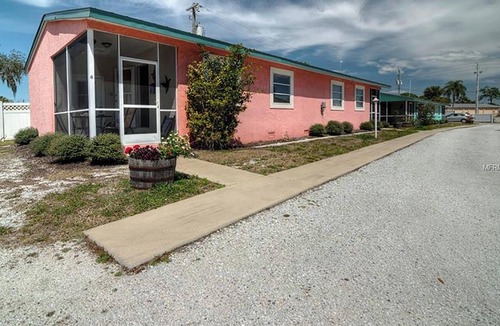 Englewood Cottage | Cottage with docks on Lemon Bay