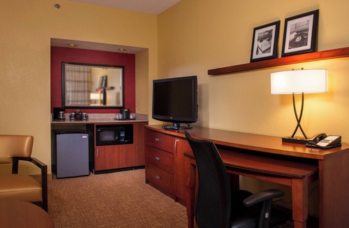 Richmond Hotel | Courtyard by Marriott Richmond West