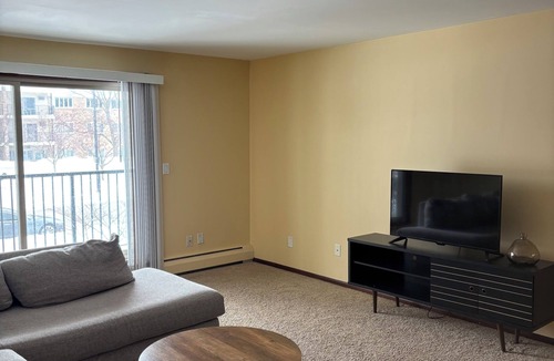 Edina Condo | Cozy 2 bed 2 bath central location