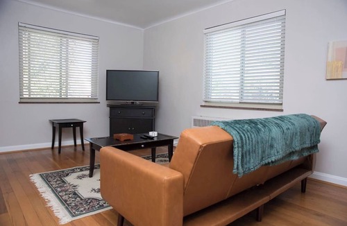 Roselawn Finance Apartment | Cozy Apartment in Pleasant Ridge #4