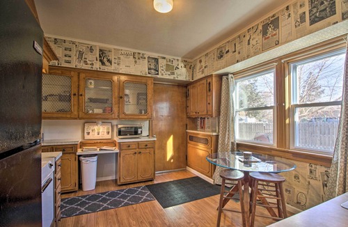 Appleton Cottage | Cozy Appleton Getaway w/Screened-in Porch + Yard!